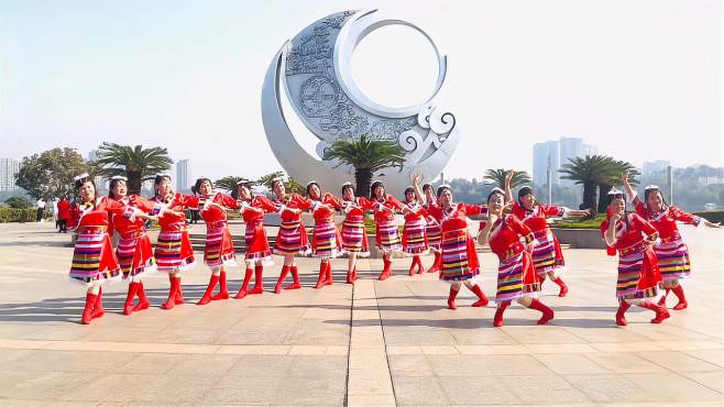 梦若浮萍之芜湖飞翔广场舞北京的金山上-芜湖新世纪广场舞蹈队演绎