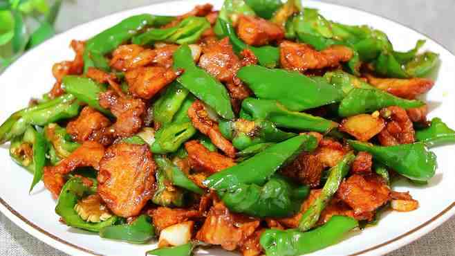 辣椒炒肉到底先炒辣椒还是先炒肉?