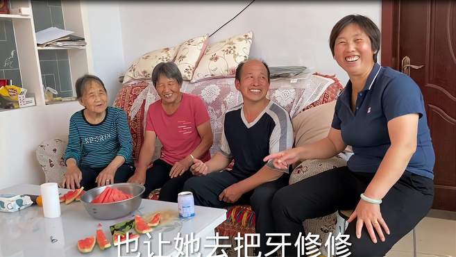 常输看到大姐心疼坏了,要求大妮带大姐进城解决-《农村傻大妮儿》综合