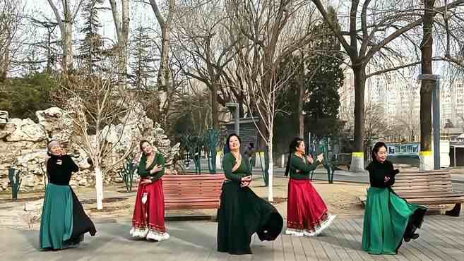 北京东风广场舞相思月-一首好听的歌曲，一支优美大气的舞蹈